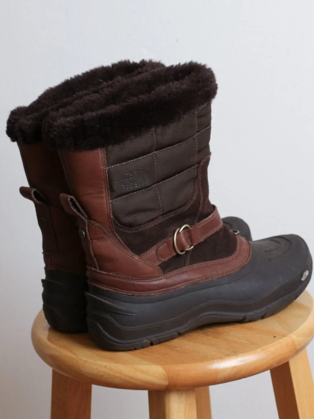 The North Face Chilkat III PrimaLoft Insulated Waterproof Winter Boots Womans 9